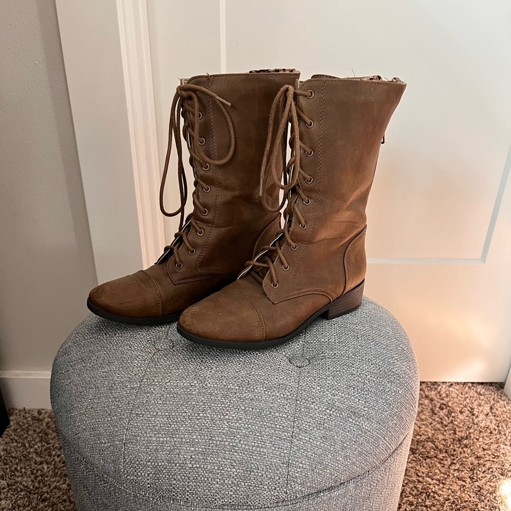 Mid calf lace up boots. Size 7.5